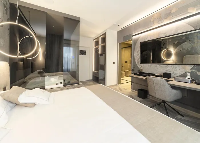 Tritone Luxury Piazza Del Popolo Bed and breakfast 4*